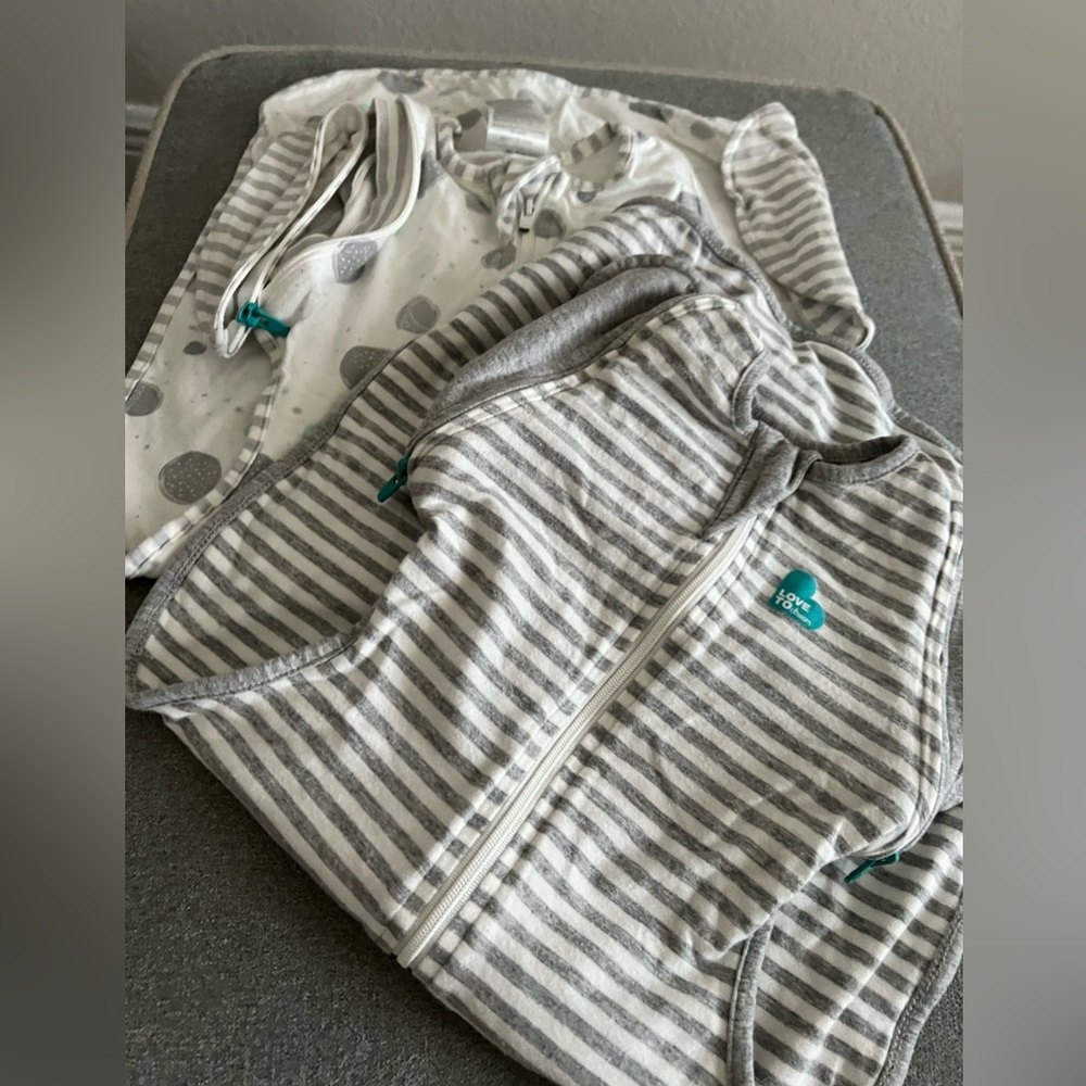 Set of 2 love to dream size Medium transition swaddles with removable sleeves